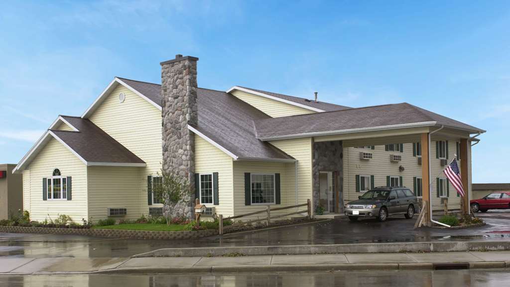 Hotel Super 8 By Wyndham Berlin Wi Exterior foto